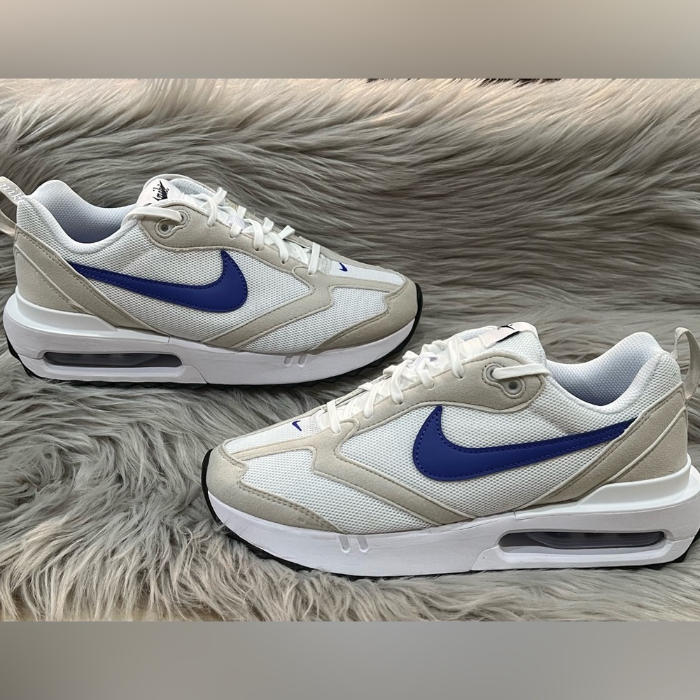 Nike Air Max Dawn - Women Sneakers